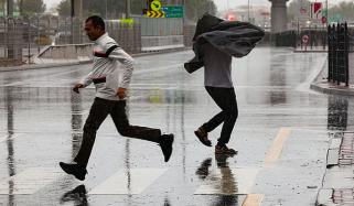 متحدہ عرب امارات میں موسلا دھار بارش، سڑکیں زیرِ آب