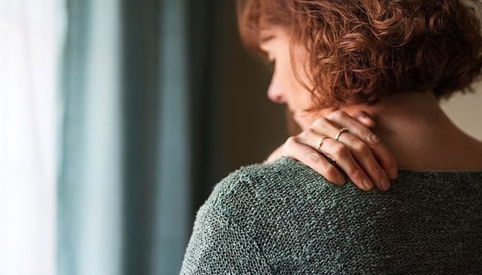 کندھے کے درد کو نظر انداز نہ کریں، یہ جگر کے کینسر کی ابتدائی علامت بھی ہو سکتی ہے، ماہرین