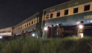 لودھراں: تیزگام ایکسپریس کی 4 بوگیاں پٹری سے اتر گئیں