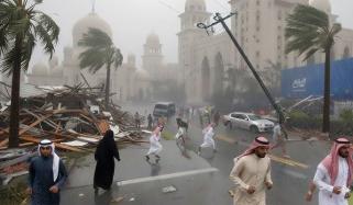 سعودی عرب، خلیجی خطے میں موسلادھار بارش، شدید آندھی کا خدشہ