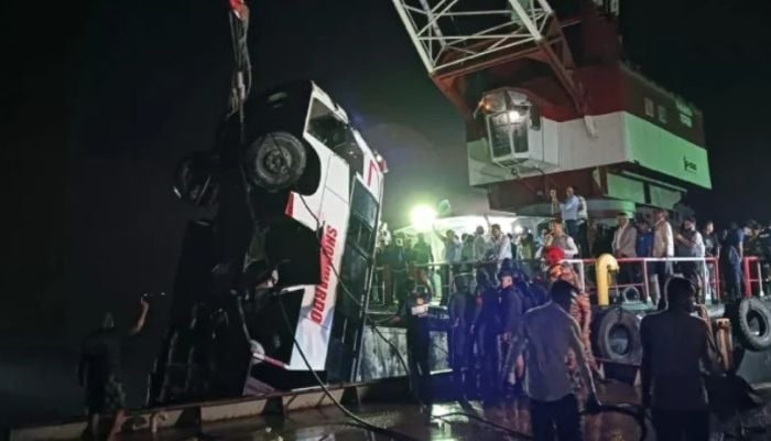 Bangladesh bus tragedy: 24 dead as bus falls into Padma River; rescuers recovered 22 bodies