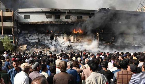 سانحۂ گل پلازا، میونسپل کمشنر کے ایم سی کا کمیشن میں جواب جمع