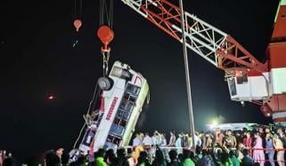 بنگلادیش: بس دریا میں جا گری، 18 مسافر جاں بحق