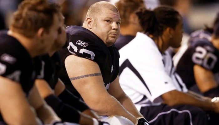 Barret Robbins, ex-Raiders who went missing before Super Bowl, dead at 52