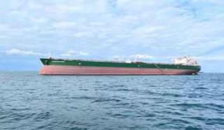 پاسداران انقلاب نے 3 بحری جہازوں کو  آبنائے ہرمز سے واپس بھیج دیا