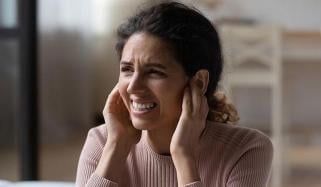 شور اور تیز آوازیں اعصابی بیماری پارکنسن کی علامات کو مزید بڑھا سکتا ہے، تحقیق