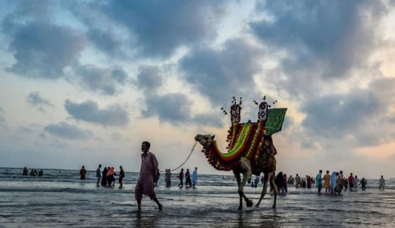 کراچی میں بعض مقامات پر گرج چمک کے ساتھ بارش کا امکان