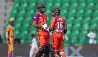 پی ایس ایل: پشاور زلمی کیخلاف پنڈیز کی بیٹنگ جاری