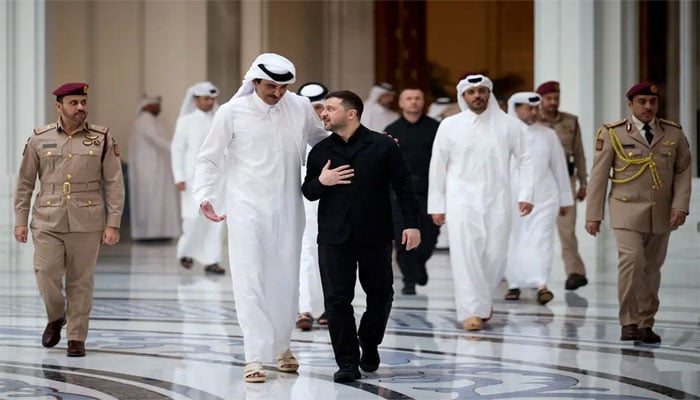 دورہ قطر کے موقع پر یوکرینی صدر اور امیر قطر محو گفتگو ہیں(تصویر سوشل میڈیا)۔