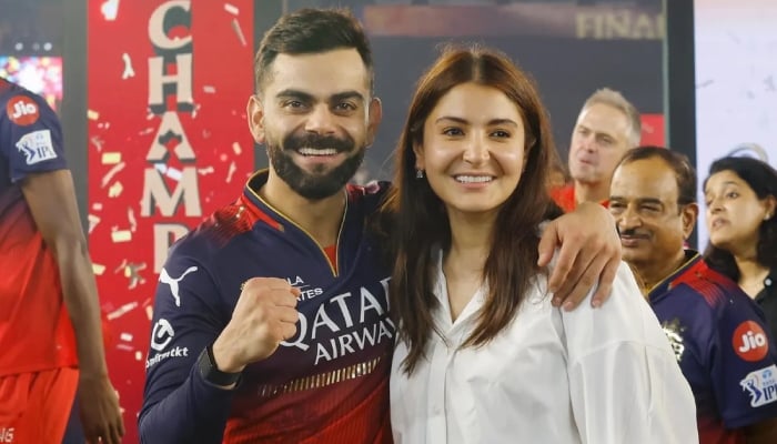 Anushka Sharma trends online after reacting to Virat Kohlis dramatic IPL moment