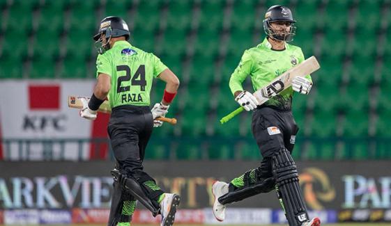 پی ایس ایل 11:  لاہور قلندرز نے کراچی کنگز کو جیت کیلئے 129 رنز کا ہدف دے دیا