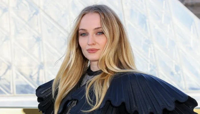 Sophie Turner suffers unfortunate mishap on Tomb Raider set