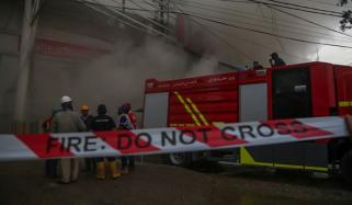 کراچی: کلفٹن کے سپر اسٹور میں خوفناک آتشزدگی، متعدد فائر بریگیڈ گاڑیاں آگ بجھانے میں مصروف