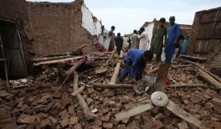 ایبٹ آباد: بارش سے مکان کی چھت گر گئی، بچیوں سمیت 5 افراد جاں بحق