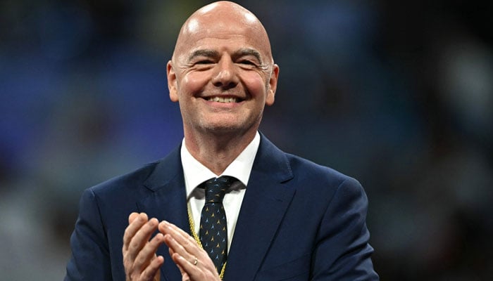 فیفا صدر جیانی انفینٹینو۔فوٹو: فائل