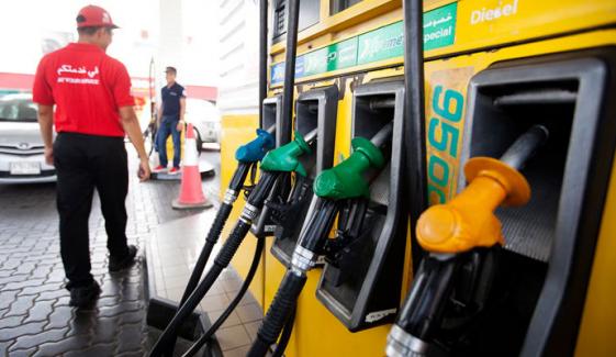 یو اے ای میں پیٹرول کی قیمت میں 30 فیصد سے زائد اضافہ