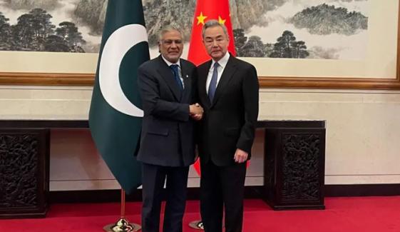 بیجنگ میں اسحاق ڈار اور وانگ ای کی ملاقات، خطے میں امن اور سی پیک تعاون مزید مضبوط بنانے پر اتفاق