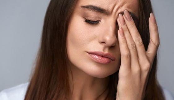 آنکھ پھڑکنے کی وجوہات کیا ہیں؟