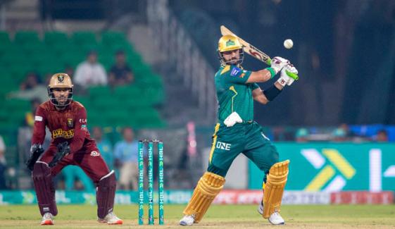 فرحان کی سنچری، ملتان سلطانز نے حیدرآباد کنگزمین کو 6 وکٹوں سے ہرادیا