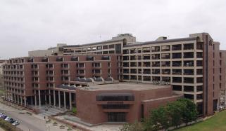 کراچی: شارع فیصل پر ایف ٹی سی کی عمارت میں آگ لگ گئی