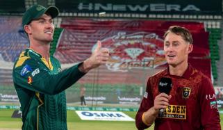 صاحبزادہ فرحان نے زبردست بیٹنگ کی، ایشٹن ٹرنر