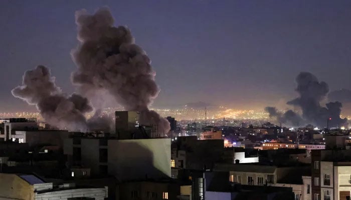 اسرائیلی فوج کے رات تہران پر شدید حملے