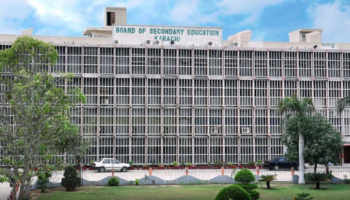 لاڑکانہ بورڈ کے احمد خان چھٹو کو میٹرک بورڈ کراچی میں کنٹرولر تعینات کردیا گیا