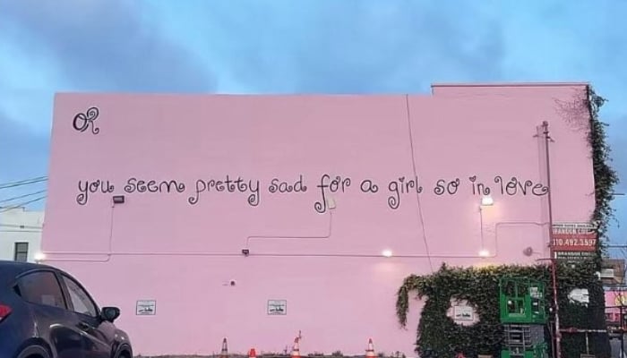 Olivia Rodrigos mural wall