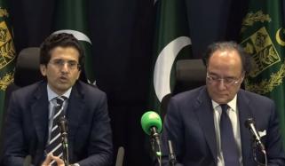 وفاقی وزرا پٹرولیم مصنوعات کی قیمتوں سے متعلق گفتگو کررہے ہیں 