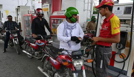 شہری 1 لیٹر پیٹرول پر کتنا ٹیکس دیتے ہیں؟