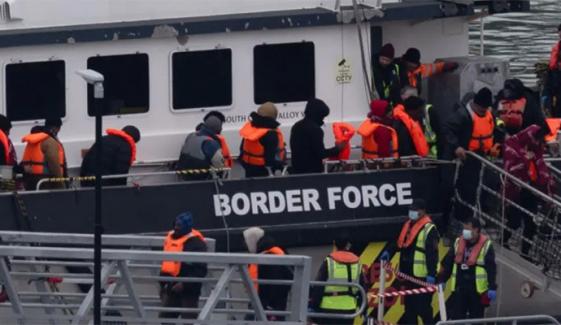 انگلش چینل عبور کرنے کی کوشش، دو تارکینِ وطن ہلاک، 6 کو بچا لیا گیا