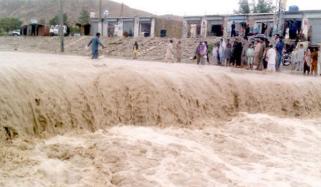 خیبر: پاک افغان شاہراہ پر گاڑی سیلابی ریلے میں بہہ گئی، 3 لاشیں نکال لی گئیں