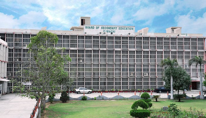 کراچی میٹرک بورڈ کے سالانہ امتحانات ملتوی کردیے گئے