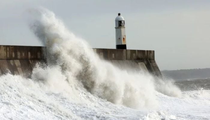 UK: Storm Dave leaves thousands without power, disrupts travel across Wales, Northern Ireland