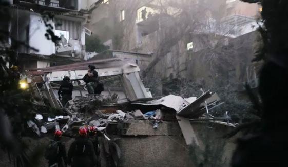 اسرائیل میں ایرانی بیلسٹک میزائل حملے سے 7 منزلہ عمارت زمین بوس ہوگئی، 4 افراد زخمی