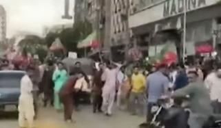 کراچی میں پی ٹی آئی کا بغیر اجازت احتجاج، پولیس کی گرفتاریاں