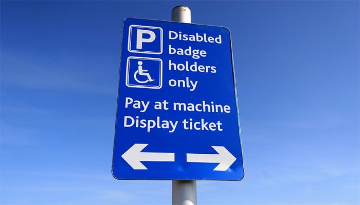 برطانیہ میں معذور یا بیماروں کیلئے مختص  بلیو بیج کا غلط استعمال ریکارڈ سطح پر