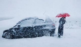 برطانیہ: ایسٹر پر طوفان ’ڈیو‘ سے نظام زندگی درہم برہم 