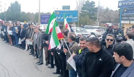 ایرانی عوام اہم پلوں، بجلی گھروں پر جمع، انسانی زنجیر بنادی