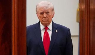 کیا ڈونلڈ ٹرمپ کو وقت سے قبل صدارت سے ہٹایا جا سکتا ہے؟ امریکی قانون کیا کہتا ہے؟