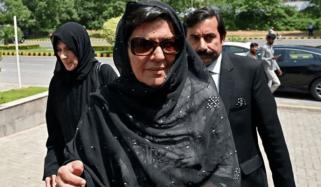 ’ہمارا بھائی جیل اور مشکل میں ہے، آپ اسپیکر کے ساتھ کیک کاٹتے ہیں‘