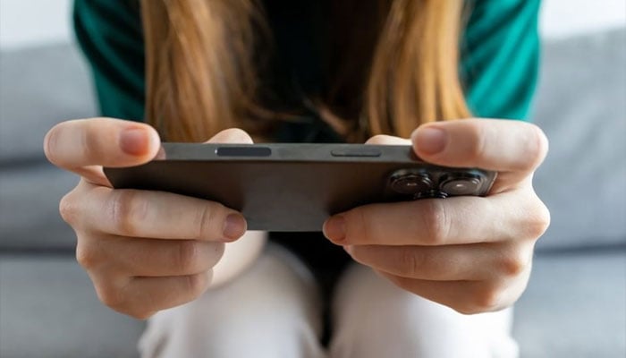 یونان کا 15 سال سے کم عمر بچوں کیلئے سوشل میڈیا پر پابندی کا اعلان