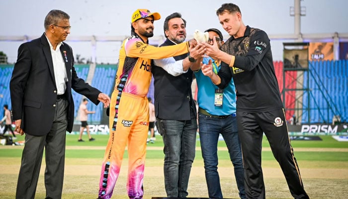 پی ایس ایل 11، پشاور زلمی کا حیدر آباد کنگزمین کیخلاف ٹاس جیت کر بولنگ کا فیصلہ