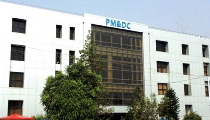 پی ایم ڈی سی نے خالی رہ جانیوالی نشستیں پر کرنے کیلئے داخلہ ٹیسٹ میرٹ کم کر دی