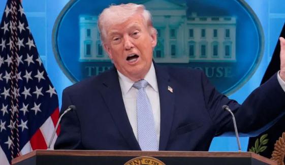 ٹرمپ کی ایران کو اسلحہ دینے والے ممالک پر 50 فیصد ٹیرف لگانے کی دھمکی پر ماہرین کا کیا کہنا ہے؟