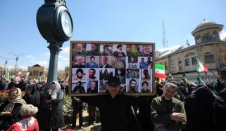 آیت اللّٰہ علی خامنہ ای کا چہلم، ہزاروں ایرانی سڑکوں پر نکل آئے، شہید لیڈر کو خراج عقیدت