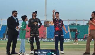 کراچی کنگز کا پشاور زلمی کیخلاف ٹاس جیت کر بولنگ کا فیصلہ