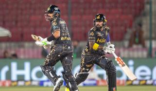 بابر اور مینڈس نے پی ایس ایل کی تاریخ کی سب سے بڑی شراکت کا ریکارڈ بنادیا