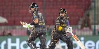 بابر اور مینڈس نے پی ایس ایل تاریخ کی سب سے بڑی پارٹنرشپ بناڈالی