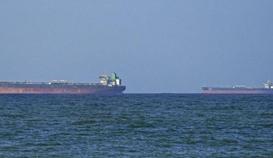 جنگ بندی کے باوجود آبنائے ہرمز میں بحری آمد و رفت سست، عالمی توانائی بحران کے خدشات برقرار